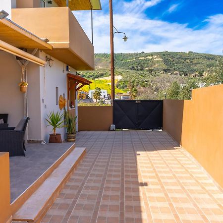 Countryhouse Villa With Pool & Private Parking イラクリオン エクステリア 写真
