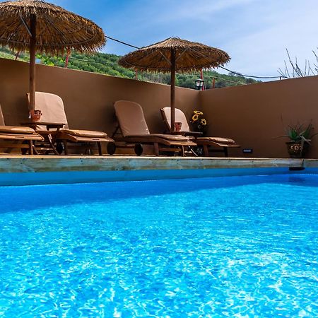 Countryhouse Villa With Pool & Private Parking イラクリオン エクステリア 写真